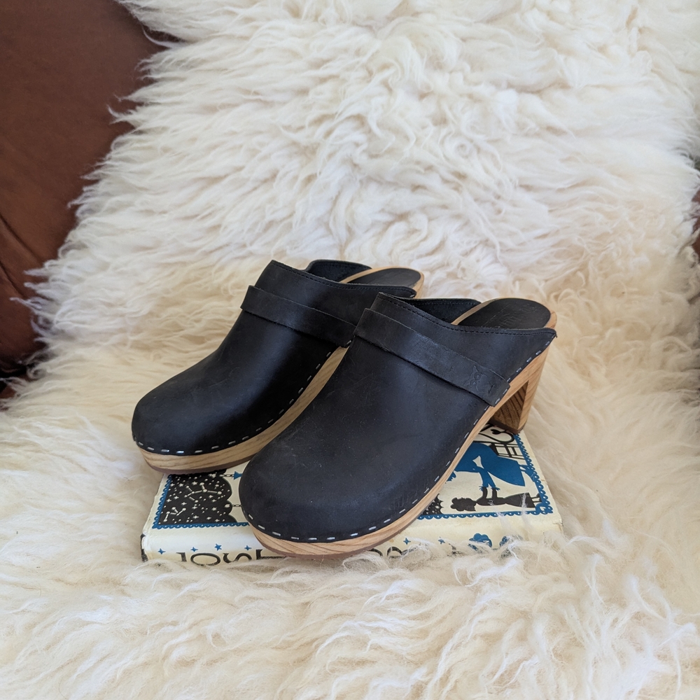 Sandgrens - Black Leather Clogs